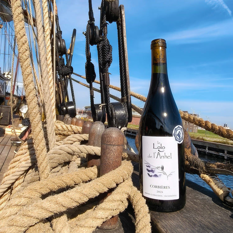 French Red wine "le lolo de l'Anhel" sustainably shipped by Fairtransport by the engineless Tres Hombres.